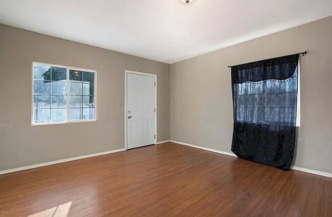 Photo - 658 Sheridan Way