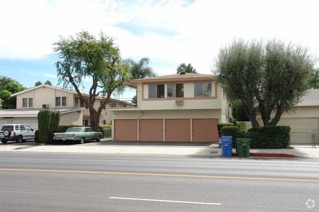 Building Photo - Magnolia Manor