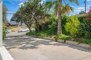 Long shared driveway - 9211 Earl St House