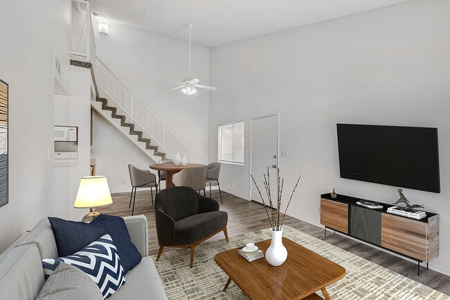 Photo - Las Flores Apartments