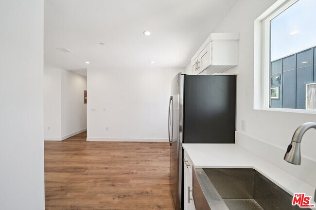 Photo - 6336 Beck Ave Unit 2