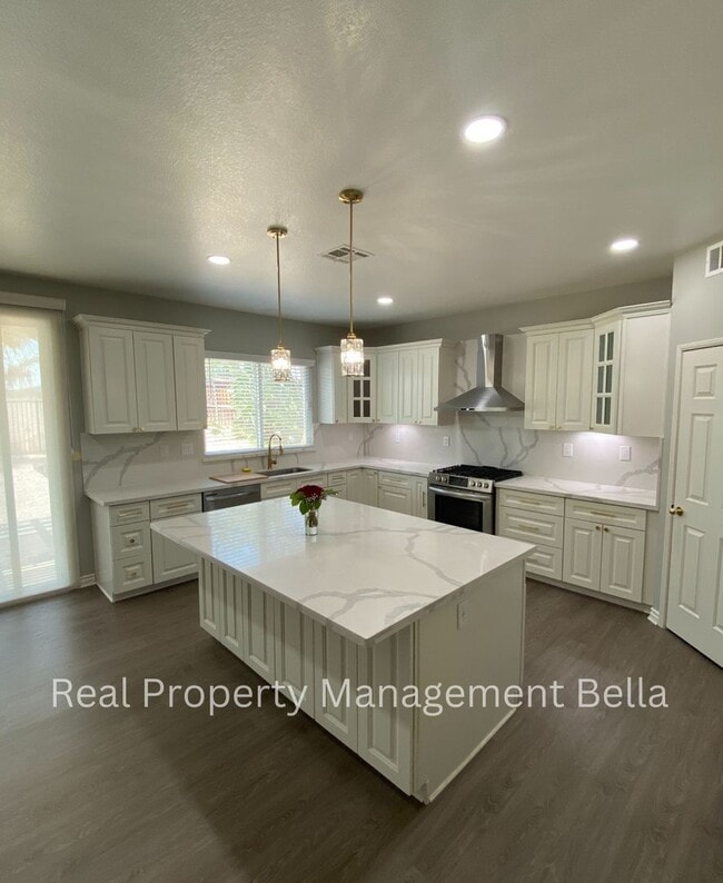 Photo - 25249 Silverwood Ln