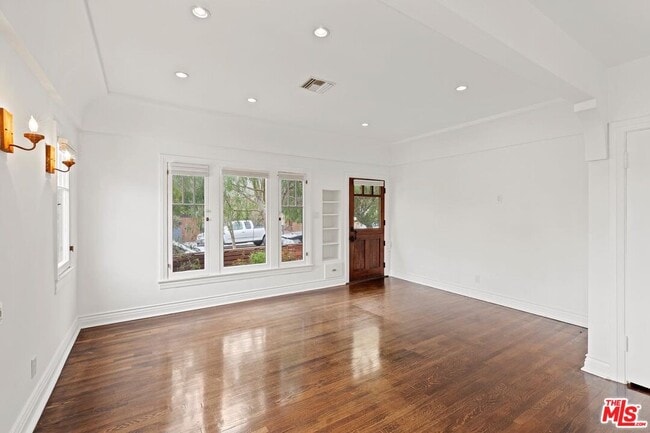 Photo - 228 Rennie Ave