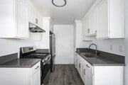 2BR, 1BA - 675SF - Kitchen - 1626 Palo Alto St