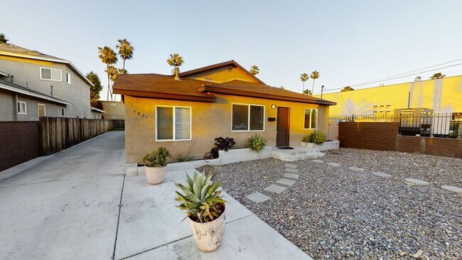 Photo - Big parking lot!!