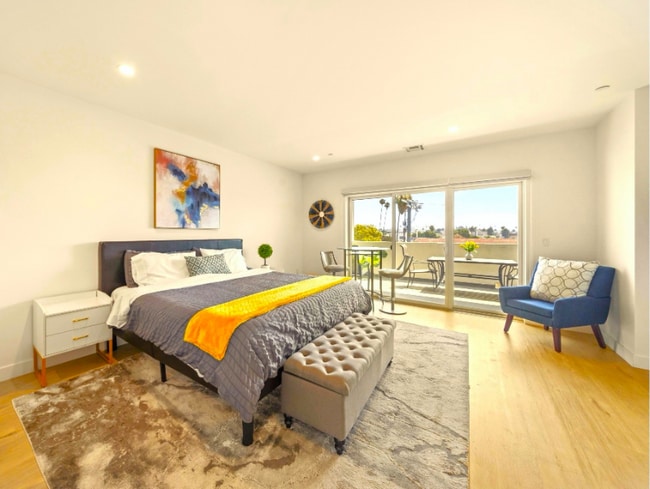 Photo - 497 N St Andrews Pl
