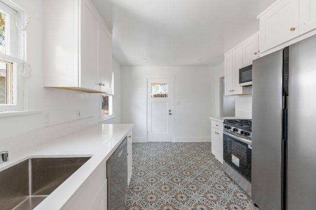 Photo - 1446 E Topeka St