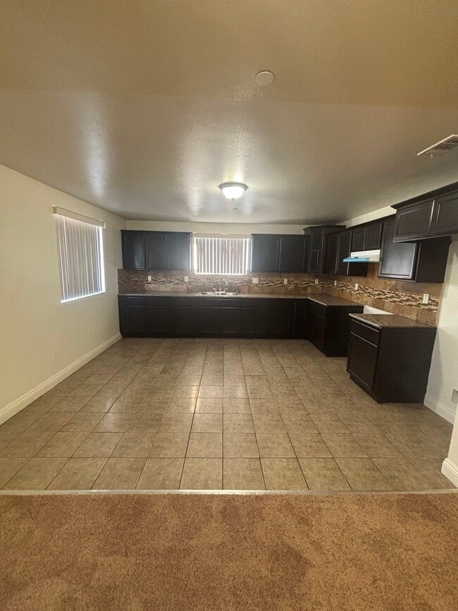 Photo - 1011 E 56th St