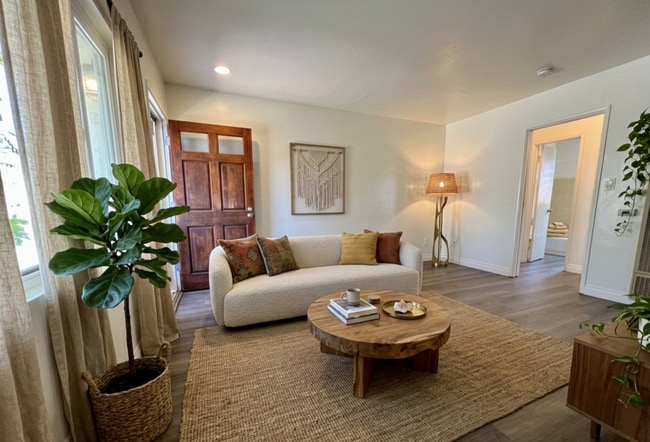 Building Photo - Pet Friendly Unit 3753 Herman Ave