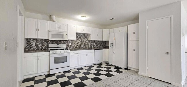 Building Photo - 68780 Arrowhead Rd Rental