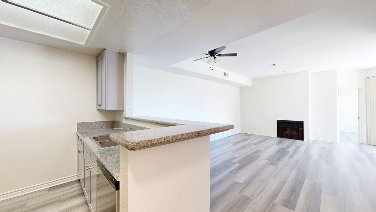 3D Tour - 1335 N La Brea Ave