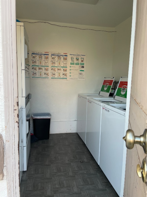 Photo - 674 W 41st St Unit A5