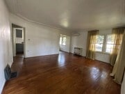 Photo - 2822 St George St
