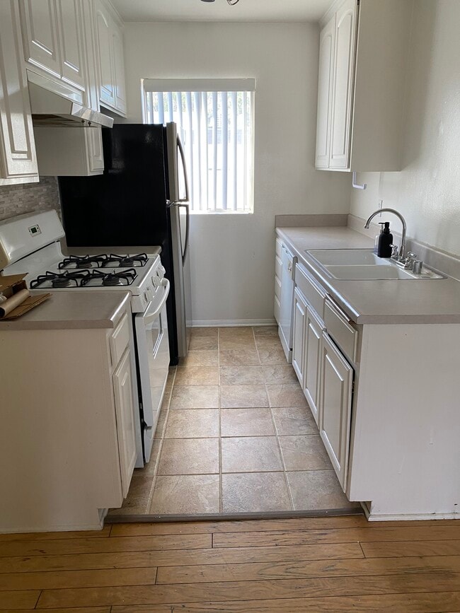 Photo - 18640 Collins St Unit 209