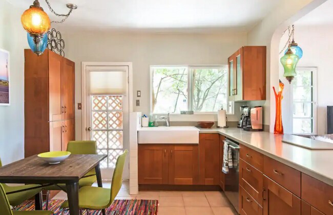 Photo - 2324 Teviot St Apartment Unit 2324