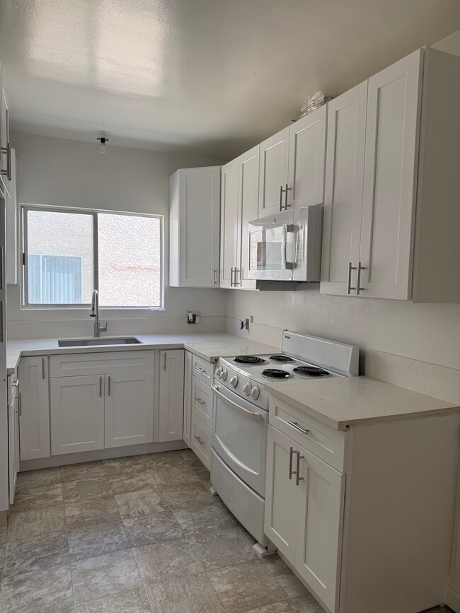 Photo - 22515 Del Valle St Unit 5