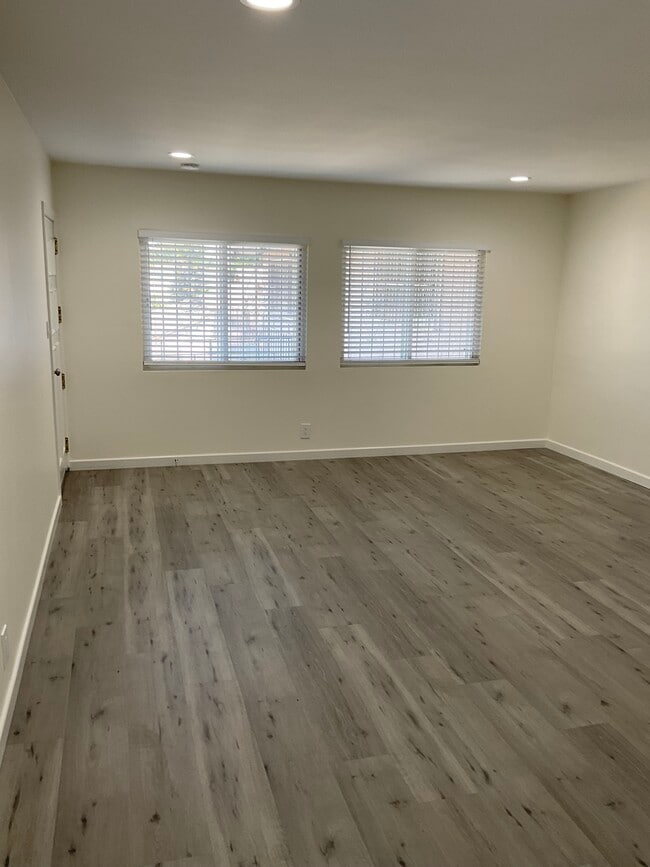 Photo - 4940 Lennox Blvd Apartments Unit B