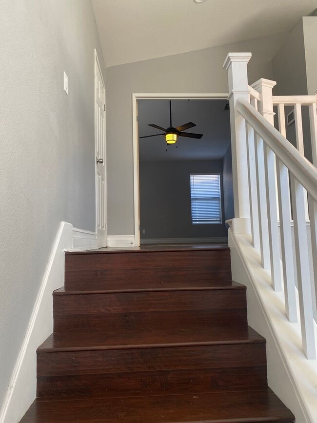 Photo - 823 Viewpointe Ln