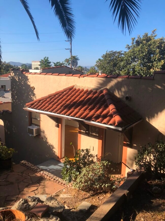 Building Photo - 832 1/4 Laguna Ave Unit 3