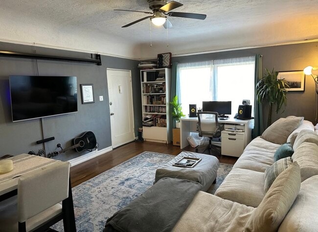 Building Photo - 409 N Curson Ave Unit 409