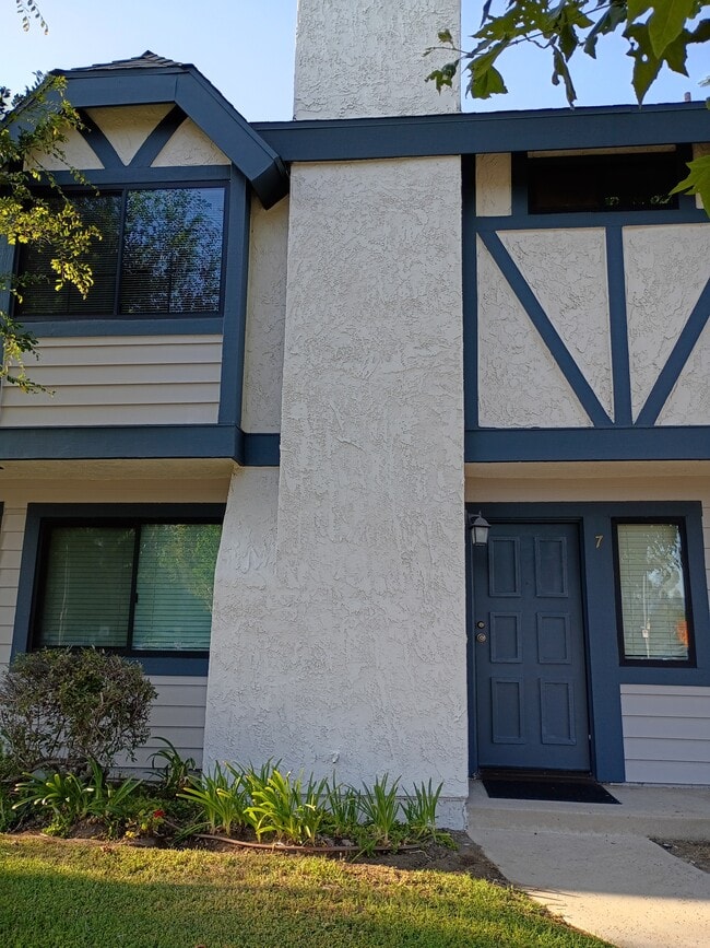 Building Photo - 19221 Sherman Way Unit #7 Rental