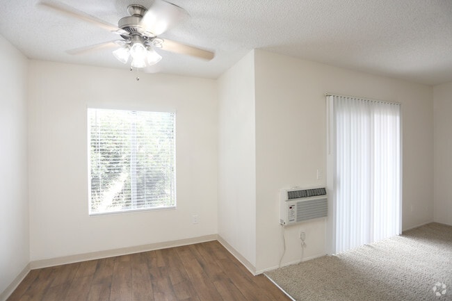 2 BR, 1 BA - 850 SF - River Trail Apartments