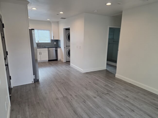 Photo - 425 Western Ave