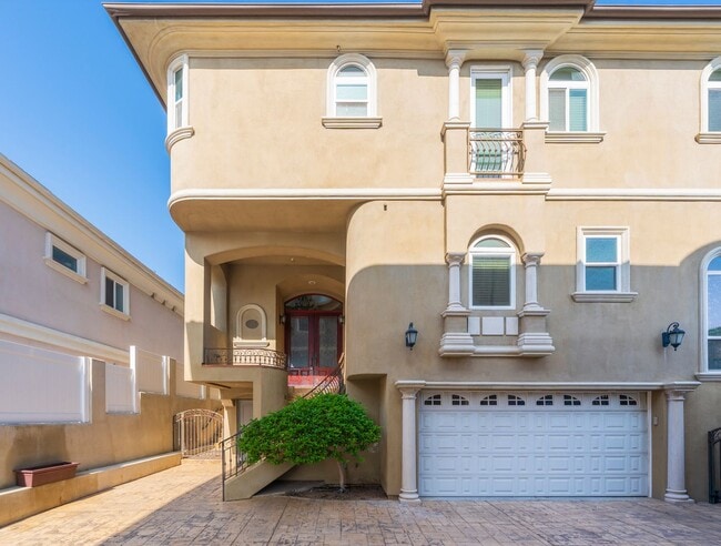 Photo - Luxury Detached Townhome in Redondo Beach