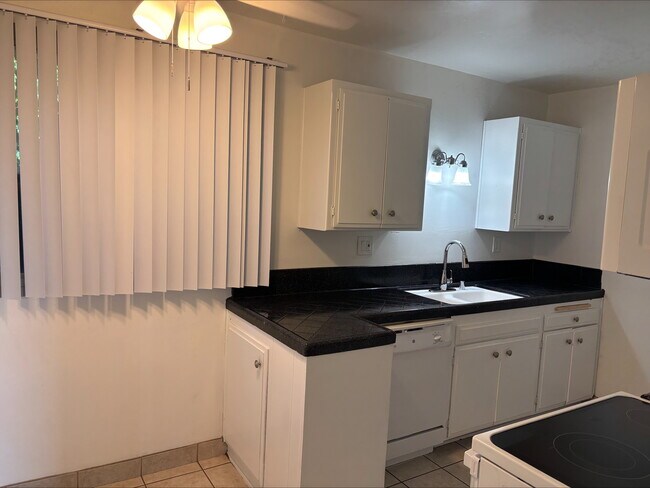 Kitchen - Unit 3752 - Villa Point Loma