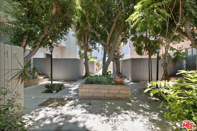Photo - 2112 Warfield Ave Unit 9