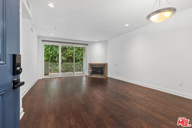 Photo - 6038 Carlton Way Unit 106