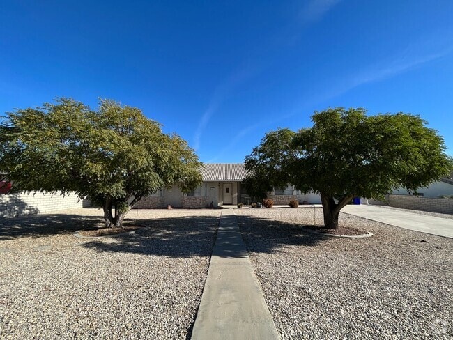 Building Photo - Beautiful 3 bedroom 2 bathroom home in App...