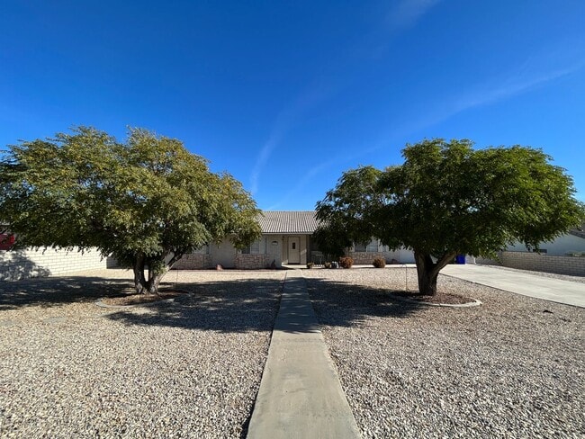 Building Photo - Beautiful 3 bedroom 2 bathroom home in App...