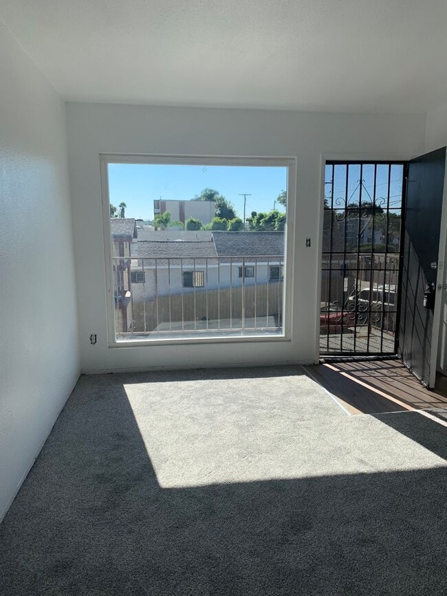 Building Photo - 4077 Oakcrest Dr Unit C