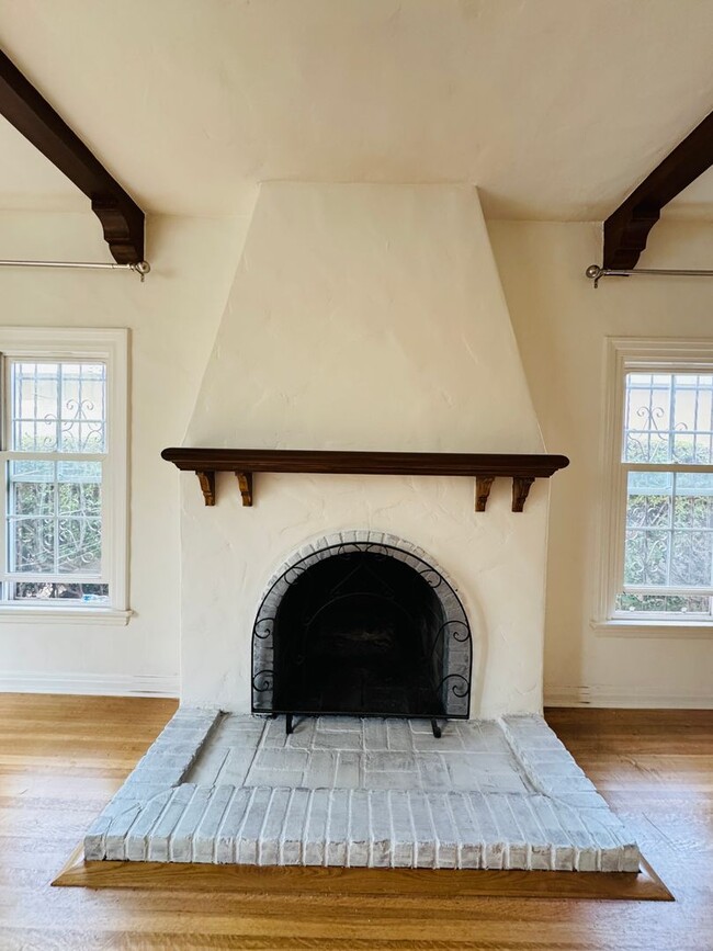 Photo - 902-360 N MANSFIELD AVE Unit 362