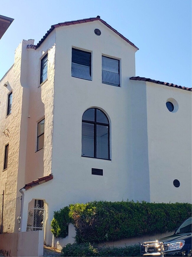 Photo - 2631 S Manhattan Pl