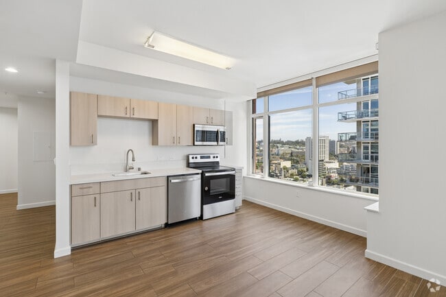 2BR, 2BA - 944SF - Kitchen - Ariel
