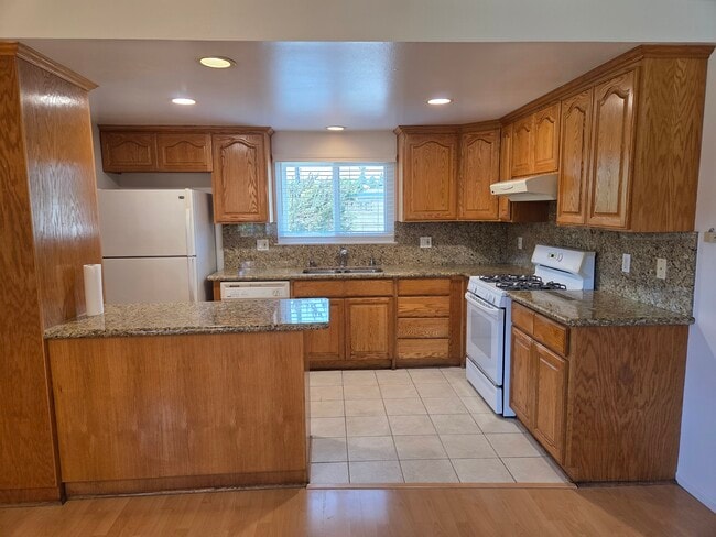 Photo - 16020 Washburn St