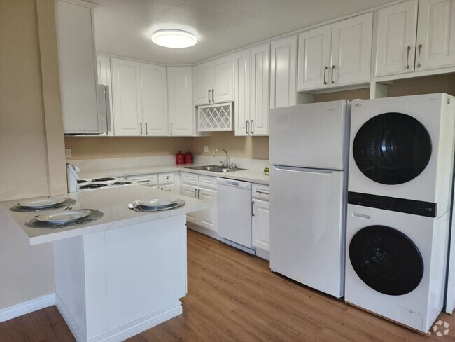 3x2 Kitchen - Casa De Helix La Mesa, Brand New Kitchen, w/d Rental