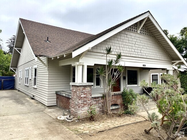 Building Photo - 1132 Stratford Ave Rental