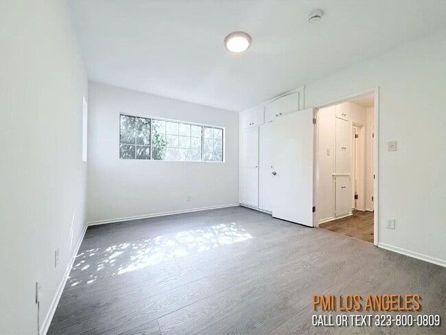 Photo - 10565 Camarillo St