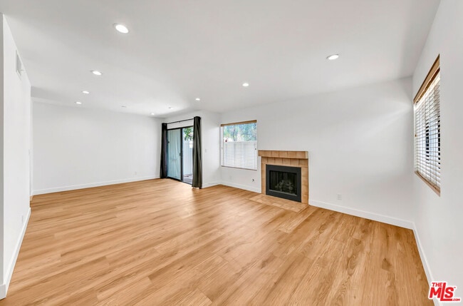 Photo - 22135 Burbank Blvd Unit 4
