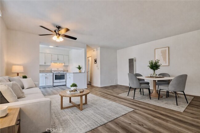 Photo - 815 N Rose Ave Unit 5