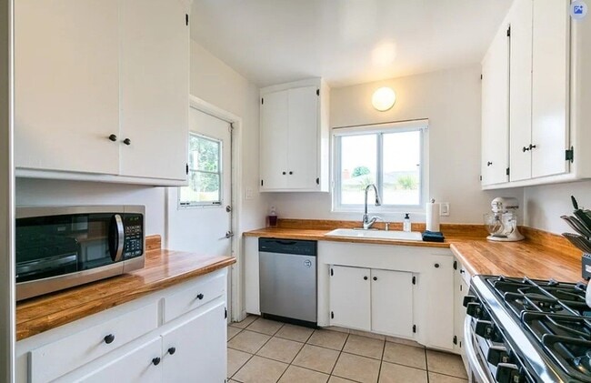 Photo - 2219 Albury Ave