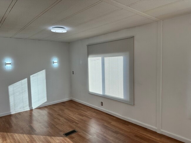 Photo - 44826 Orpington Ave