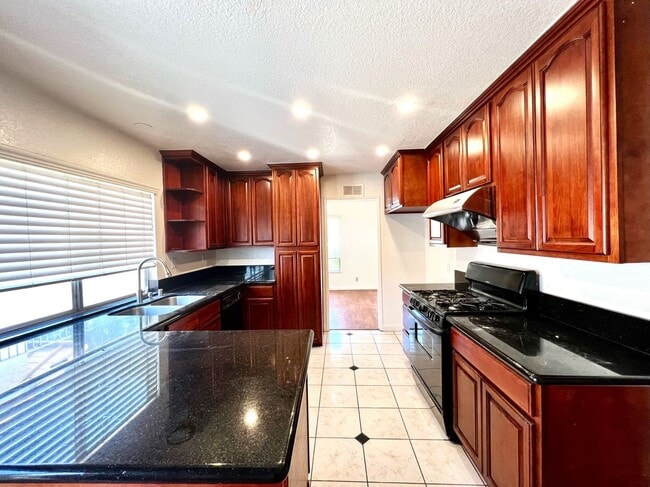 Photo - Beautiful 4 Bedroom Single Family Home for...