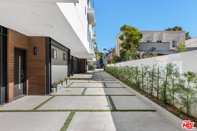 Photo - 849 N Alta Vista Blvd Unit 1