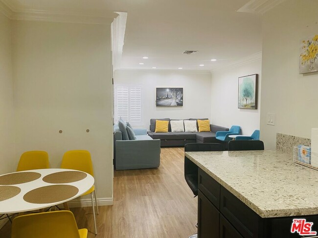 Photo - 3653 Chariette Ave