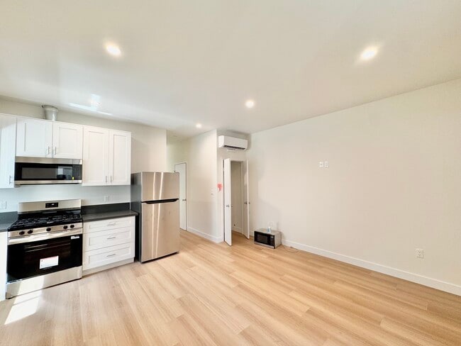 Photo - 1135 S Doheny Dr Apartment Unit 7