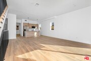 Photo - 10823 Morrison St